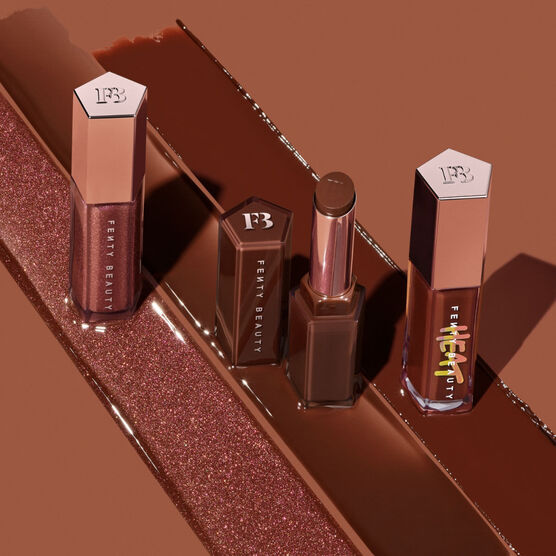 GLOSS BOMB GLOSS EM BAST�O 'HOT CHOCOLIT